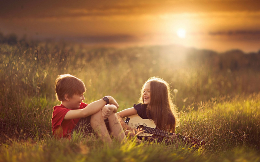 Cute-small-girl-and-boy-couple-sweet-love-wallpapers
