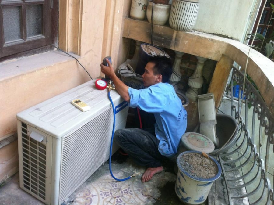 Tốt nhất nên tìm thợ quen và để ý giám sát thợ trong quá trình sửa chữa, vệ sinh
