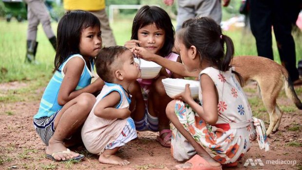 Gần một tuần kể từ khi vụ vỡ đập xảy ra, công tác viện trợ vẫn còn nhiều khó khăn