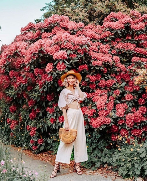 Bên cạnh màu sắc, họa tiết thì chiếc áo crop top này còn ghi điểm tuyệt đối bởi sở hữu khá nhiều kiểu dáng khá nhau.