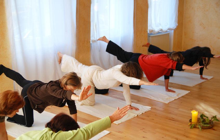 9.nguoi-gia-tap-yoga-co-tot-khong-2-phunutoday.vn