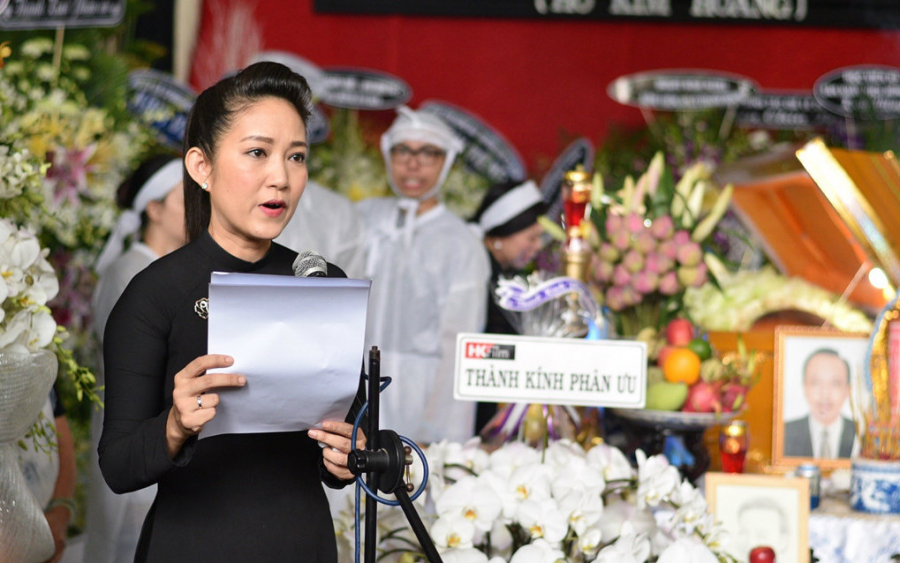 Đại diện Sở Văn hóa Thể thao và Du lịch đánh giá cao những đóng góp nghệ thuật của nam diễn viên Blouse trắng. Theo bà, cố nghệ sĩ nghiêm túc với nghệ thuật, là hình mẫu nghệ sĩ đáng quý, đáng để thế hệ đi sau học hỏi.