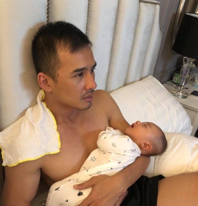 Thúy Diễm đã chia sẻ hình ảnh so sánh ông xã Lương Thế Thành khi chưa có con và ở thời điểm hiện tại cùng lời nhận định hài hước: