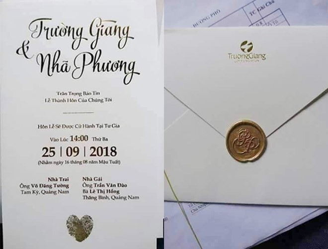 Sau bao mong đợi, mới đây, hình ảnh tấm thiệp cưới của Trường Giang và Nhã Phương đã được hé lộ và thu hút nhiều sự chú ý. Khác với phong cách cầu kỳ của những sao Việt khác, thiệp cưới của cặp đôi 49 ngày có thiết kế đơn giản nhưng không kém phần tinh tế với tông màu trắng chủ đạo. Theo thông tin được ghi trên thiệp, lễ thành hôn của Trường Giang và Nhã Phương sẽ được diễn ra vào lúc 14h ngày 25/9 tại tư gia. (nguoiduatin)