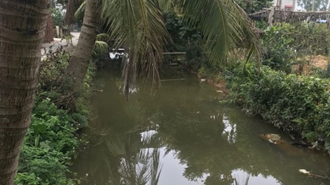 Đoạn mương tìm thấy hai cháu bé  ẢNH LÊ TÂN
