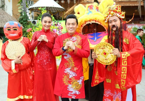 sao nam dien ao dai phunutoday4