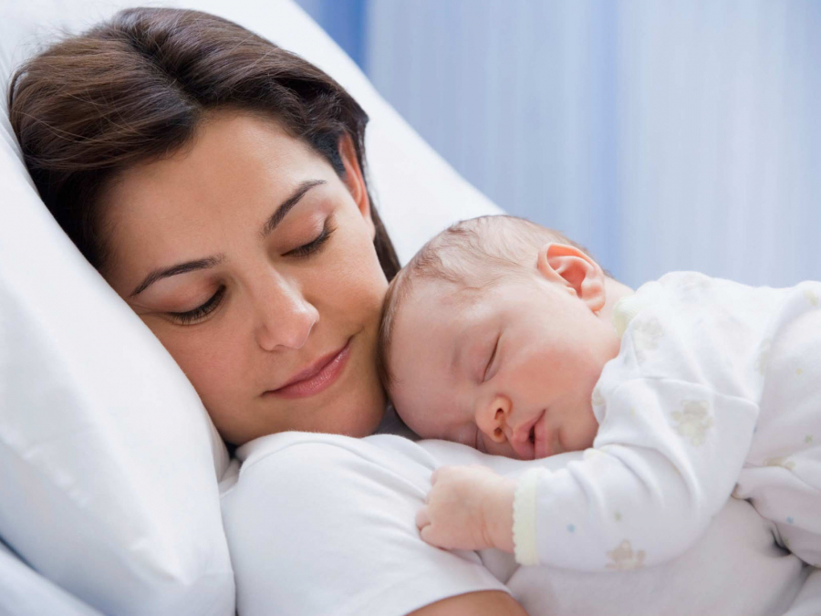 Việc giúp bé phát triển khả năng tự ru ngủ mình từ khi còn nhỏ sẽ đảm bảo khả năng trẻ dễ đi vào giấc ngủ hơn sau này.