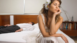 Tân hôn, hùng hục suốt 3 tiếng trong đau đớn nhưng sau đó chồng mặt lạnh tanh chỉ vì tôi trót làm việc ấy...