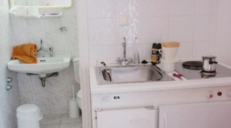 Nhà vệ sinh dùng thường ngày mà để thế này gia đình sớm muộn cũng bất hoà và nghèo hèn đi