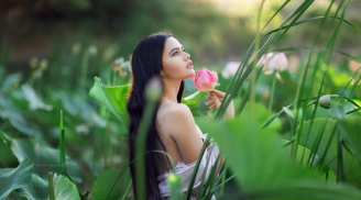Nhan sắc thiên thần nội y bị phạt nặng vì chụp ảnh với... hoa sen