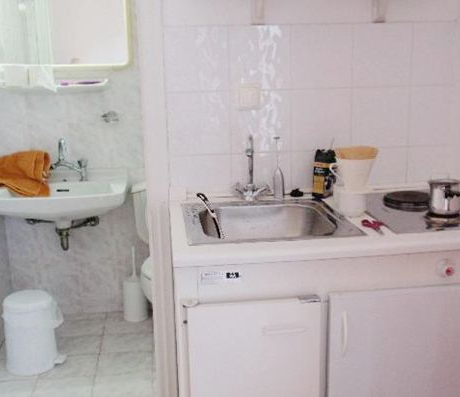 Nhà vệ sinh dùng thường ngày mà để thế này gia đình sớm muộn cũng bất hoà và nghèo hèn đi