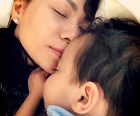 Lộ ảnh con trai như 'soái ca nhí' chưa một lần xuất hiện của Thu Minh?