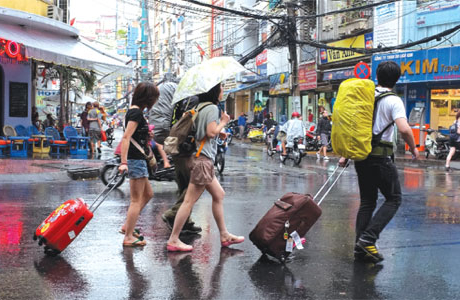 Những kinh nghiệm quý giá bạn cần ghi nhớ khi đi du lịch mùa mưa bão