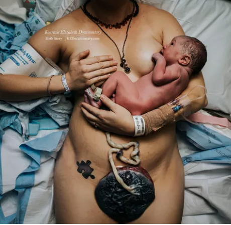 Hãy yêu vợ nhiều hơn vì họ đã mất đi những thứ 'quý hơn vàng mười' khi làm điều thiêng liêng này