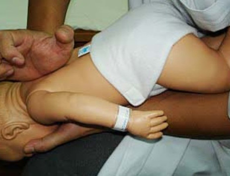 Trẻ tử vong do sặc cháo: Cha mẹ cần biết cách xử lý kịp thời để có thể cứu được con