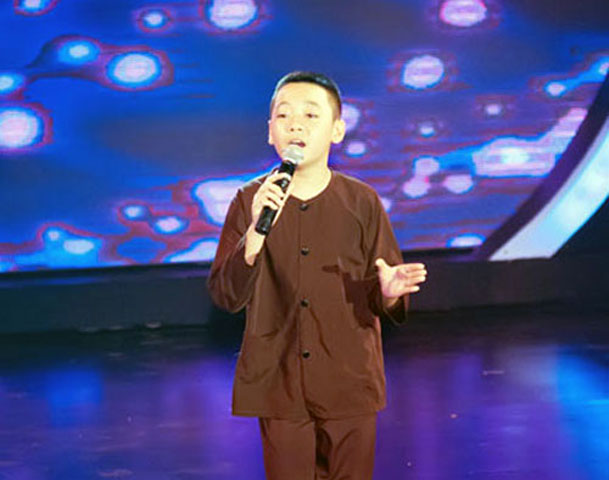 Giải thích về lý do chọn Bà tôi trong phần dự thi tại vòng bán kết Việt Nam’s Got Talent 2012 của mình, cậu bé Vũ Song Vũ cho biết: “Có nhiều thí sinh hát tiếng Anh trong vòng này nên con đã chọn một ca khúc dân gian đương đại để thế hiện”. Và cậu nói thêm, việc lựa chọn và tập luyện ca khúc Bà tôi cũng thật sự là thử thách đối với cậu. Tuy nhiên, với sự hỗ trợ của giảng viên thanh nhạc, Vũ đã học hỏi được rất nhiều điều từ cách hát, khẩu hình miệng đến cách diễn tả đôi mắt. Và cậu đã thành công.
