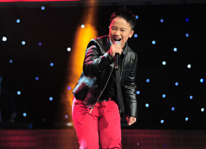 Không chỉ có Vũ Song Vũ, ở The Voice Kids còn có sự tham gia của Nguyễn Lê Nguyên một thí sinh từng dự Việt Nam’s Got Talent. Lần này cậu xuất hiện với bài hát “Và ta đã thấy mặt trời”, và cậu đã chinh phục được huấn luyện viên Hiền Thục.