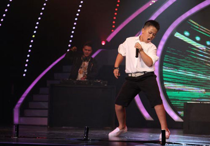 Nguyễn Lê Nguyên từng khuấy động Việt Nam’s Got Talent 2012 với nhiều bài hát từ nhạc Việt tới nhạc nước ngoài, và tất cả đều rất sôi động. 
