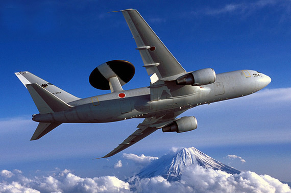 Máy bay cảnh báo sớm E-767 của không quân Nhật Bản nhanh chóng phát hiện ra hiện tượng bất thường này. 