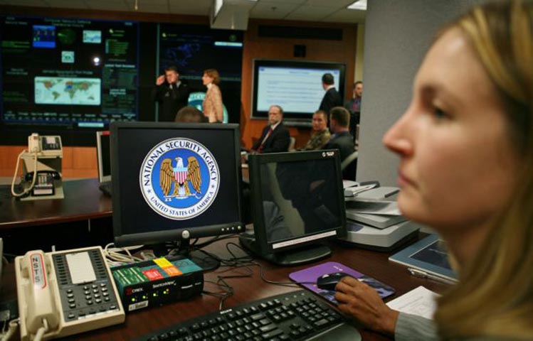 Theo báo Washington Post, Cơ quan An ninh quốc gia Mỹ (NSA) và Cục Điều tra liên bang (FBI) đã trực tiếp truy cập vào hệ thống máy chủ của các tập đoàn truyền thông và Internet lớn như Verizon, Microsoft, Yahoo, Google, Facebook, Apple, PalTalk, AOL, Skype và YouTube... Qua đó NSA và FBI dễ dàng theo dõi hoạt động mạng của mọi đối tượng tình nghi. “Họ (chính quyền Mỹ) có thể quan sát việc các ý tưởng của bạn hình thành khi bạn gõ bàn phím máy tính” - Washington Post dẫn lời sĩ quan trên mô tả. (Tổng hợp từ TTO, TNO, GDVN)