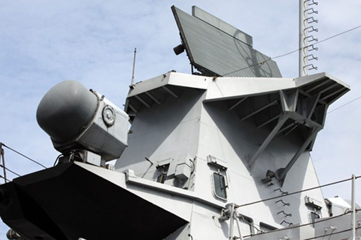 Đài radar trên tàu: 1 Radar MR-760 Fregat M2EM 3-D; 4 Radar MR-90 Orekh; 1 Radar ELTA EL/M 2238 STAR trinh sát và quản lý mục tiêu; 2 Radar ELTA EL/M 2221 STGR đài radar quản lý và điều khiển hỏa lực do Ixrael sản xuất; 1 đài sonar BEL APARNA đài radar điều khiển tên lửa; Đài sonar trước mũi tàu HUMSA (đài sonar thủy âm gắn trên thân tàu); Đài sonar kéo theo thân tàu ATAS/Thales Sintra (đài sonar dạng phao kéo theo tàu); Hệ thống tác chiến điện tử, mồi bẫy: BEL Ajanta. 