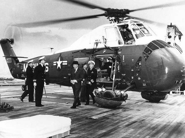 Chỉ vài tháng sau đó, cũng chính Tổng thống Eisenhower trong khi đang đi nghỉ ở đảo Rhode nhưng gặp tình huống khẩn cấp cần phải có mặt ngay tại Nhà Trắng. Thay vì phải mất tới 45 phút nếu sử dụng chuyên cơ Air Force One, ông này đã quyết định sử dụng đội trực thăng HMX-1 đang đậu gần đó để trở về Nhà Trắng và chuyến đi của ông chỉ mất 7 phút.