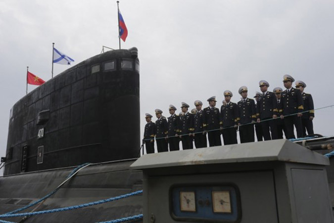 Nguồn tin cho biết, hiện nay tàu ngầm Hà Nội đang có mặt tại nhà máy đóng tàu Admiraltei Verfi. Theo kế hoạch, nhà máy sẽ bàn giao tàu ngầm Hà Nội cho Hải quân Việt Nam vào cuối năm. 