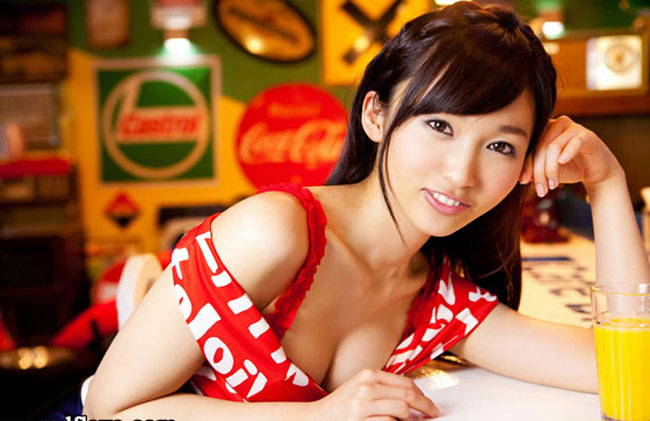 Không quá sexy hay cầu kì nhưng mẫu ngực nhỏ xinh nổi tiếng Risa Yoshiki vẫn đẹp rạng ngời.