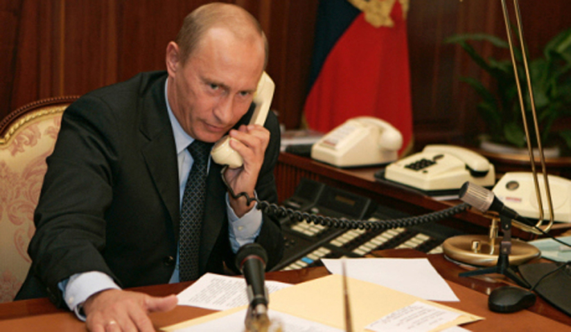 Hôm thứ Bảy, Tổng thống Nga Vladimir Putin đã thảo luận qua điện thoại với Chủ tịch Trung Quốc Tập Cận Bình về quan hệ song phương. Hai vị lãnh đạo Nga và Trung Quốc cũng thảo luận về hợp tác trong các vấn đề quốc tế và dự kiến sẽ liên lạc trong tương lai