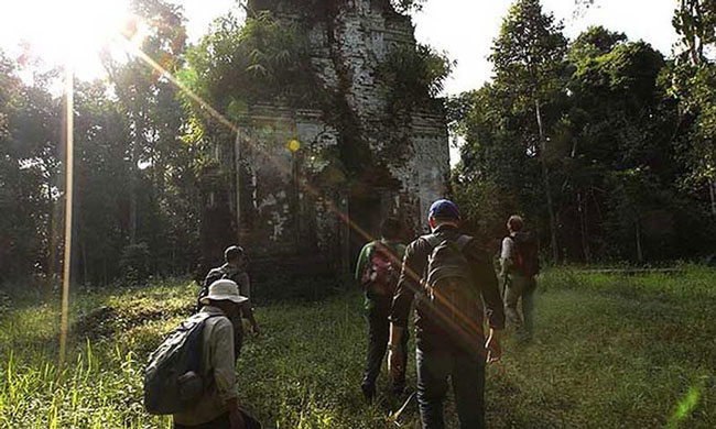 Một nhóm những nhà khảo cổ người Úc vừa cho biết đã phát hiện ra một thành phố cổ 1.200 tuổi ở sâu trong vùng rừng núi Phnom Kulen ở Siem Reap, Campuchia. Theo AFP, nơi này được cho là thành phố Mahendra Parvata trong truyền thuyết. Công trình này được cho là hình thành sớm hơn khu thành cổ Angkor Wat đến 350 năm.