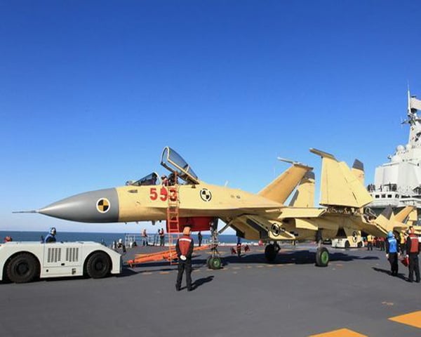 Trong video nói trên đối thủ của những chiếc F-3A/E là những chiếc J-15 biên chế trên tàu sân bay Liêu Ninh của Trung Quốc