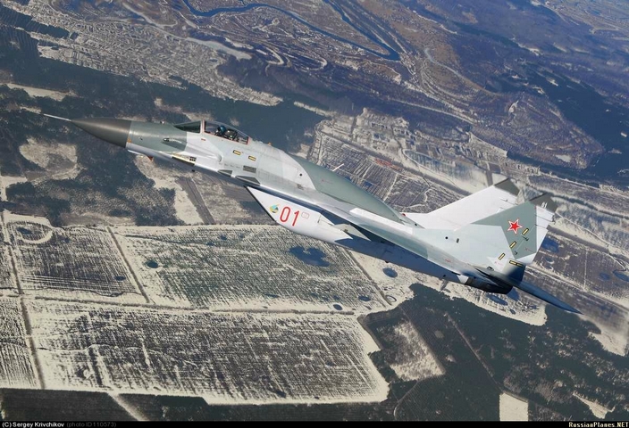 MiG-29SMT liệng cánh trên trời.