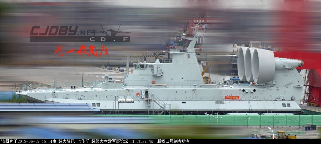 Cuối tháng 5 vừa qua, chiếc tàu đổ bộ được mệnh danh là 'Bò rừng' đầu tiên do Ukraina chế tạo cũng đã cập cảng Quảng Châu của Trung Quốc.
