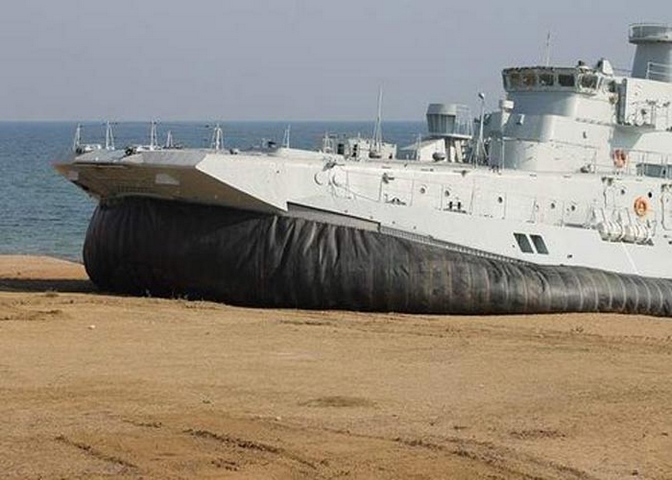 Các tàu đổ bộ đêm khí cung cấp cho Trung Quốc được đóng tại nhà máy đóng tàu Feodosiya. Chiếc “Bò rừng” đầu tiên đã được hoàn thành vào tháng 9/2012 và đã vượt qua các thử nghiệm tại công ty này vào tháng 10/2012.
