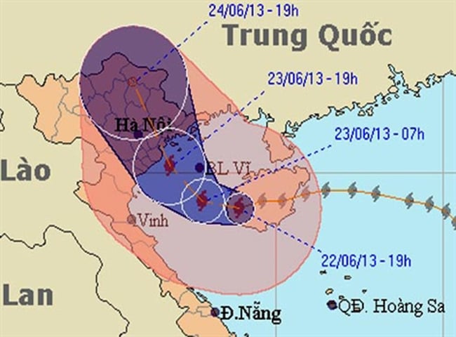 Tại Hải Phòng, lúc 13h chiều nay, bão số 2 đã ảnh hưởng trực tiếp tới đảo Cát Hải. Sóng to kết hợp triều cường dâng cao từ 3 đến 4 mét, đánh qua khu vực kè đá tuyến đường 2B và tuyến đê kè Cái Vỡ - Gia Lộc. Nước biển chảy mạnh, tràn vào khu dân cư gây ngập lụt tại một số khu dân cư và nhiều tuyến đường tại thị trấn Cát Hải.