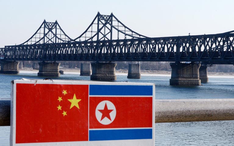 Trung Quốc gần đây dường như đã phê chuẩn một kế hoạch của Ủy ban trừng phạt Triều Tiên thuộc LHQ, tăng số lượng chuyên gia của ủy ban từ 7 lên 8 người. Động thái này dường như phản ánh quan hệ căng thẳng giữa Bắc Kinh và Bình Nhưỡng, đặc biệt sau vụ thử hạt nhân thứ ba của Triều Tiên vào tháng 2. Trung Quốc - đồng minh chủ chốt và đối tác thương mại lớn nhất của Triều Tiên, cam kết sẽ thực thi đầy đủ lệnh trừng phạt mới nhất của LHQ nhằm trừng phạt Triều Tiên vì đã tiến hành vụ thử hạt nhân hồi tháng 2.