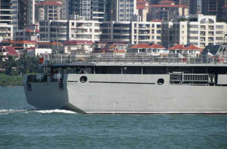 Phía Trung Quốc đã điều khinh hạm tên lửa Type 054A Giang Khải II mang tên Hoàng Sơn hướng dẫn 2 tàu Việt Nam vào cảng.