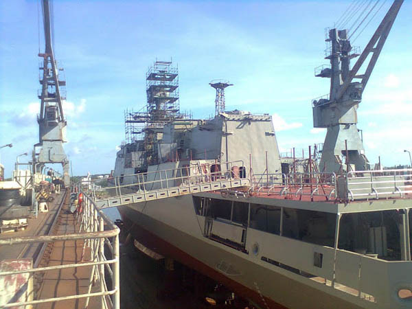 Tàu Trikand có lượng choán nước 4.000 tấn, có đội thủy thủ 220 người và có thể ra khơi xa 5.000 hải lý. (Tổng hợp từ Dân Việt, Phunutoday)