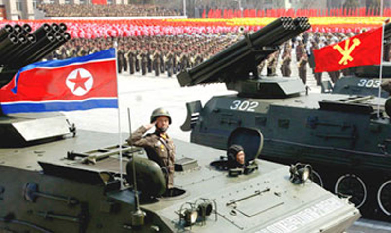 Hãng tin Yonhap (Hàn Quốc) hôm nay (30/6) dẫn lời một quan chức Hàn Quốc tiết lộ, CHDCND Triều Tiên vừa triển khai các bệ phóng rocket mới tới dọc biên giới liên Triều, với khả năng tấn công mục tiêu mở rộng hơn. Các đơn vị pháo binh của Triều Tiên đang thay những bệ phóng rocket đa nòng cũ bằng phiên bản mới được nâng cấp.