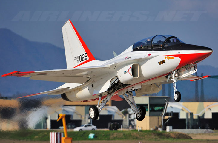 Philippines dự định sẽ chia 443 triệu USD để mua 12 máy bay chiến đấu FA-50 của Hàn Quốc nhằm tăng cường sức mạnh quân sự trong bối cảnh tranh chấp lãnh hải với Trung Quốc diễn ra rất căng thẳng.