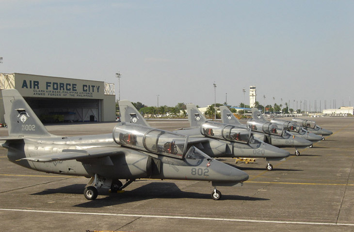 5 chiếc máy bay huấn luyện chiến đấu phản lực AS-211 được Philippines mua của Italy  đảm nhiệm vai trò cường kích khi cần.