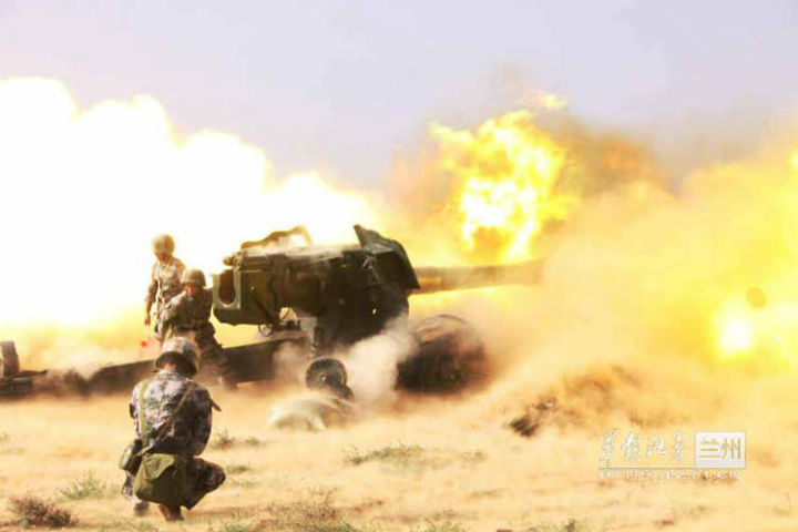 Hình ảnh quân khu Lan Châu sử dụng cả pháo hạng nặng tham gia tập trận vừa qua.