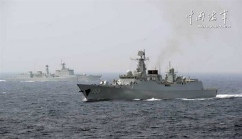 Trung Quốc và Nga lần đầu tiên tập trận hải quân chung 'Hiệp lực trên biển 2012' vào tháng 4/2012 tại Hoàng Hải. Trong cuộc tập trận hải quân chung đầu tiên giữa hai nước này, phía Nga cử 4 tàu chiến cùng tham gia tập trận với 16 tàu hải quân và 2 tàu ngầm của Trung Quốc. Nguồn: TPO/Daily mail