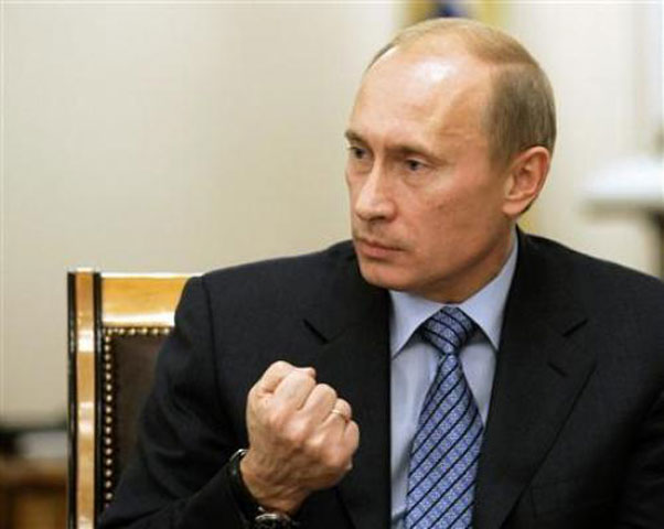 Ở một diễn biến khác, RIA-Novosti dẫn lời Tổng thống Nga Putin xác nhận, Nga đang tập trung phát triển các loại vũ khí có hỏa lực lớn và độ chính xác cao với khả năng tác chiến “có thể sánh với vũ khí hủy diệt hàng loạt”. “Bên cạnh đó, tất nhiên là chúng ta cũng sẽ tiếp tục phát triển năng lực ngăn chặn bằng vũ khí hạt nhân”, ông Putin phát biểu. Đây được xem là một phần trong nỗ lực ứng phó kế hoạch đặt lá chắn tên lửa của Mỹ ở châu Âu. Chính phủ Nga đã duyệt chi ngân sách 730 tỉ USD cho chương trình phát triển - hiện đại hóa vũ khí cho lực lượng vũ trang Nga giai đoạn 2013-2020.
