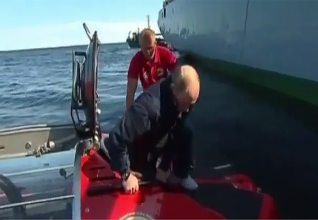 Tổng thống Putin xuống tàu lặn thực hiện chuyến thám hiểm