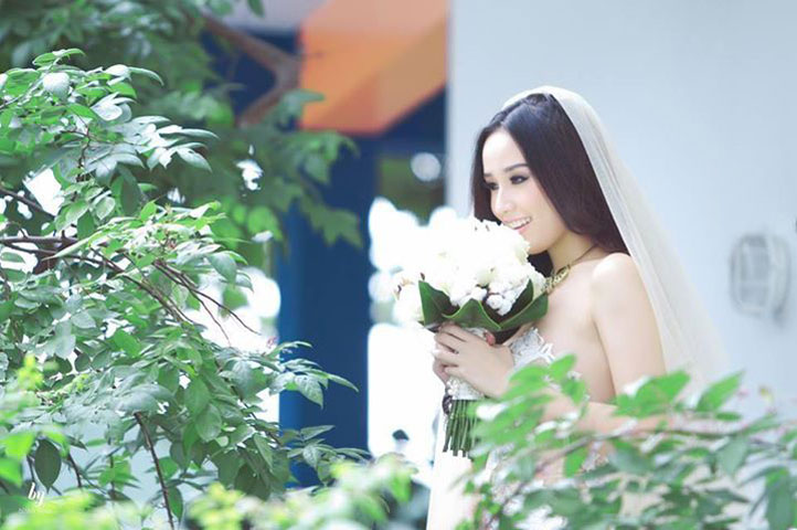 Nhân dịp sinh nhật tròn 26 tuổi, Mai Phương Thúy chỉ chụp bộ ảnh cưới cho mình kèm theo đó là những úp mở về chuyện cưới xin.