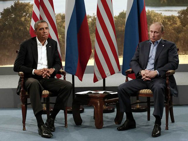 Ngày 19/7, hai thượng nghị sĩ Mỹ là Lindsey Graham và Charles Schumer đã đề nghị Tổng thống Obama xem xét một địa điểm khác để tổ chức hội nghị thượng đỉnh G20 vào tháng 9, thay vì St. Petersburg nếu Nga không chịu giao nộp “người thổi còi” Edward Snowden.
