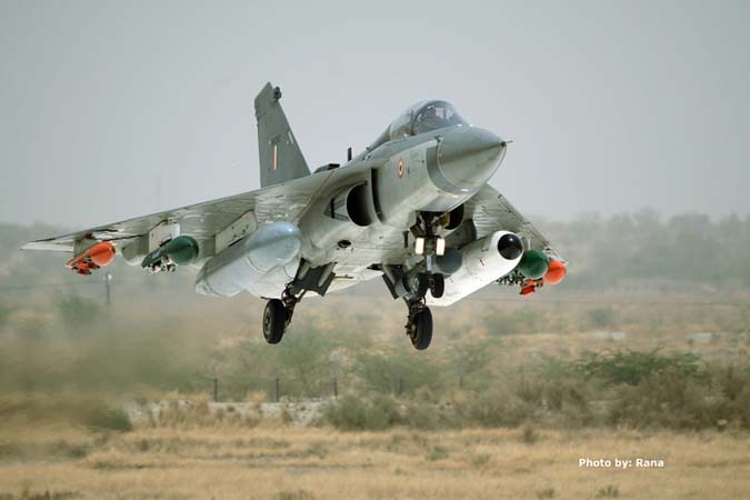 Theo trang mạng khoa học kỹ thuật quốc phòng Trung Quốc, gần đây trên trang mạng của Cục phát triển hàng không (ADA) thuộc Tổ chức nghiên cứu và phát triển quốc phòng Ấn Độ (DRDO), đã đăng tải báo cáo thống kê mới nhất về tổng số lượt thử nghiệm của các nguyên mẫu thử nghiệm máy bay chiến đấu hạng nhẹ Tejas.