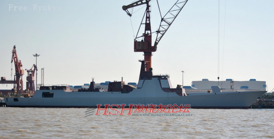 Trong ảnh là chiếc tàu khu trục Type 052D thứ ba vừa được Trung Quốc hạ thủy ở nhà máy đóng tàu Giang Nam.