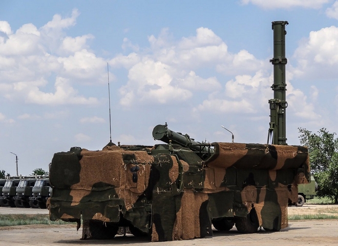 Bên cạnh Iskander-M, lữ đoàn tên lửa ở vùng Kapustin Yar còn được trang bị cả biến thể tên lửa Iskander-K mang đạn tên lửa R-500 đạt tầm bắn lên tới 500 km.